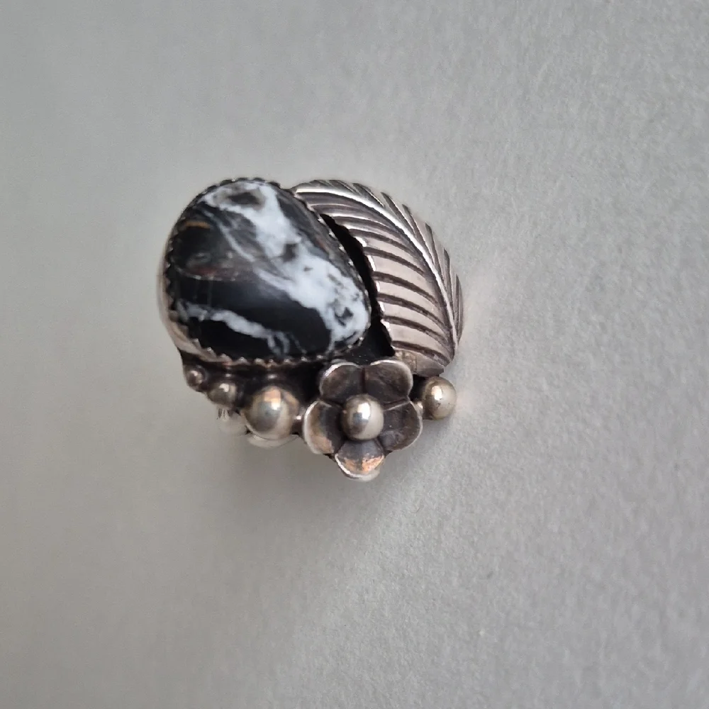 🌙Vintage Signed White Buffalo Sterling Silver Ring